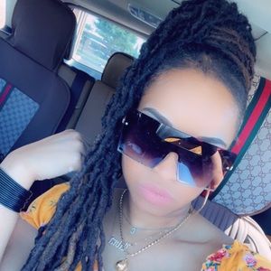 Meet your Posher, Crystal